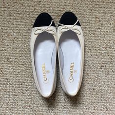 Amazing Condition Authentic Ballet Flats! Lightly Worn On Bottom But Shape And Condition On Shoe Is Great! Small Stain On The Inside (Image Added) But I Think Could Be Removed With Light Scrubbing. They Shoes Are So Classy And Amazing Ballet Flats/ Chanel Shoes/ Flats/ Sandals/ Made In Italy/ Glitter Shoes/ White Shoes/ Work Shoes Shoes Flats Sandals, Flats Sandals, Glitter Shoes, Flats Shoes, Shoes White, Chanel Shoes, Ballet Flat Shoes, Chanel Ballet Flats, Work Shoes