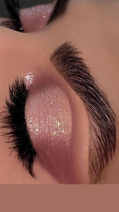 Machiaj Smokey Eyes, Sweet 16 Makeup, Quinceanera Makeup, Make Up Gold, Gold Makeup Looks