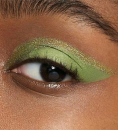 Nice Makeup, Liquid Eye Shadow, Green Prom, Green Makeup, Play Day, Green Eyeshadow, Clown Makeup, Liquid Eyeshadow