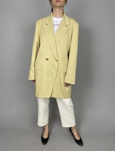 "Vintage Wool Blazer for Women Size L - XL | Pale Yellow Long Wool Blazer, fully lined, with big golden metallic buttons. Gorgeous blazer. Composition: 100% wool. Lining: 100% rayon. Measurements of the vintage wool blazer lying flat: Armpit to armpit: 58 cm | 22.8\" Length: 89 cm | 35\" Sleeves: 62 cm | 24.4\" Shoulder to shoulder: 47 cm | 18.5\" Waist: 53 cm | 20,9\" In beautiful vintage condition. This pale yellow wool blazer is photographed on a size S model (bust: 88 cm|35\", waist: 68|26\" Style Année 80, Icelandic Wool Sweaters, Handmade Pants, Blazer For Women, Butter Yellow, Womens Blazers, Tailored Jacket, 80s Fashion, Pale Yellow