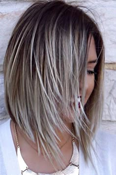 Longish Hair, Blonde Highlights Bob, Edgy Bob Haircuts, Straight Bob Haircut, Edgy Bob, Dunner Wordend Haar, Medium Bob Hairstyles, Silver Blonde, Gray Hair Highlights