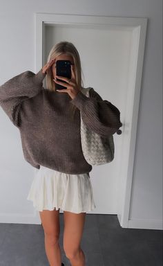 Girl Ootd, Post Partum Outfits, Daily Outfit Inspiration, Beautiful Skirt, Clean Girl, Autumn Outfit