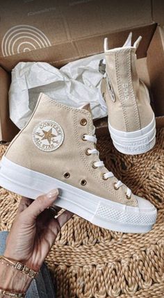 Converse high cut Boty Converse, Cute Converse, Trendy Shoes Sneakers, Dr Shoes, Preppy Shoes, Cute Nike Shoes, Fresh Shoes, Cute Sneakers, Hype Shoes