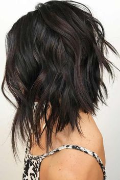 Medium Length Layered Hair, Ponytail Easy, A Line Haircut, Plain Clothing, Choppy Bob Haircuts, Choppy Bob Hairstyles, Medium Length Hair With Layers, Easy Hairstyle, Dark Brown Hair