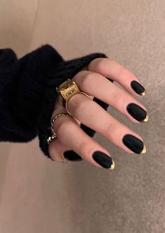 Black Nail With Gold Tip, Black Nail Gold Tip, Witchy French Nails, Black With Gold Tips Nails, Dark Nails French, Gold Black Nails Design, Black And Bronze Nails, Black Nails Gold Tips, Simple Black And Gold Nails