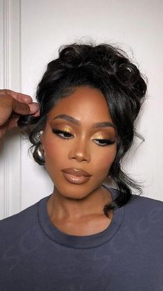 Gold Natural Makeup Looks Black Women, Natural Glam Birthday Makeup, Natural Makeup For Black Women No Lashes, Big Eyebrows Makeup, Nude Gold Makeup, Soft Gold Makeup, Nude Glam Makeup, Aesthetic Eye Makeup