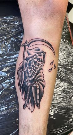 American Trad Grim Reaper, Traditional Tattoos Grim Reaper, Grim Reaper Tattoo Thigh, Grim Reaper Stomach Tattoo, Grim Reaper American Traditional Tattoo, Grim Reaper Leg Tattoo, Neo Traditional Reaper, Traditional Grim Reaper Tattoo Designs, American Traditional Reaper