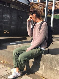 Style Uniform, Everyday Uniform, Khaki Trousers, Fashion Grunge, Mode Casual, 가을 패션, Military Style, Mode Inspiration, Kimono Fashion