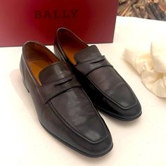 Mens Bally Switzerland Style Flex Dark Grained Gray Slip On Loafer Shoes Usa Size 91/2 Very Good Condition: 9/10 - Wear: Only Normal/Moderate Wear At Bottom Sole Dustbag Included Will Provide A Bally Box (May Not Be Original Box) Masculine Almond Toe Shoes For Business Casual, Masculine Business Loafers With Textured Sole, Timeless Moccasins With Leather Sole, Switzerland Style, Bally Shoes, Be Original, Slip Ons, Loafer Shoes, Switzerland