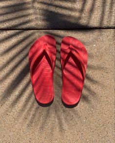 #flipflops #red #firered #shoes #sandals #beach #palmtrees Red Flip Flops, Sandals Beach, Vacation Mode, Summer Adventures, Red Fire, Womens Flip Flop