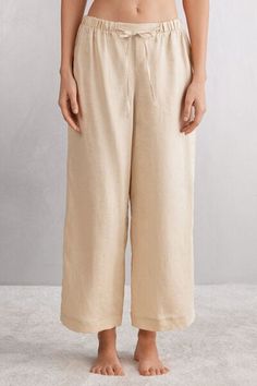 Full length pants in very practical and comfortable pure linen cloth, perfect for a casual style or to wear as comfy pajama pants. Relaxed Linen Wide Leg Pants For Daywear, Comfortable Linen Bottoms For Relaxation, Relaxation Linen Bottoms With Elastic Waistband, Beige Linen Pants For Loungewear, Beige Linen Lounge Pants, Relaxation Wide Leg Linen Bottoms, Comfortable Ankle-length Linen Wide Leg Pants, Ankle-length Linen Loungewear Bottoms, Linen Long Pants For Loungewear