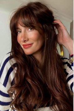 Cocoa Cinnamon Hair Color, Beautiful Dark Brown Hair, Brunette Ideas, Dark Brown Hair Color Ideas, Chestnut Highlights, Brown Auburn Hair, Hair Color Brown Chestnut, Copper Brown Hair, Dark Auburn Hair