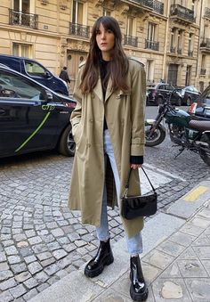 Trench Coat Street Style, Leia Sfez, Hijabi Mode, Fall Trench, We Were, Chunky Black Boots