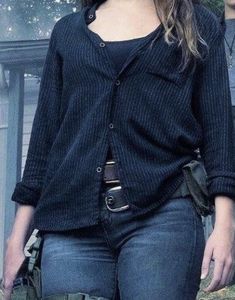 Spn Outfits Aesthetic, Pregnant Apocalypse, Joel Miller Inspired Outfits, Zombie Apocalypse Outfits Winter, Aesthetic Apocalypse Outfit, Fbi Outfits For Women Aesthetic, Twd Outfit Ideas Aesthetic, Tlou Outfits Aesthetic, Twd Clothes Aesthetic