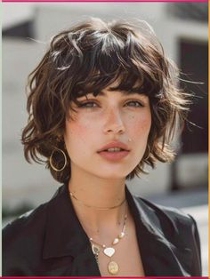 Womens Bob With Bangs, Short Hair Rectangle Face, Short Hair 2024, 70s Short Hair, Cool Short Hairstyles For Women, Haircut Ideas For Short Hair, 80s Short Hair, Woman Short Hair, Cool Short Hair