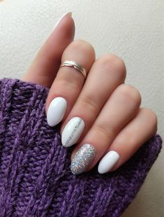 Silver White Acrylic Nails Prom, Short Nail Designs White Silver Glitter, Nice White Nails, White And Silver Nails Almond Shape, White Nails With Silver Accent, Nails Inspiration Silver Glitter, White Dip Powder Nails Short Design, 2023 White Nails, White And Glitter Nails Short