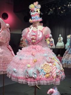 Candy Fashion Design, Cake Dress Fashion, Candy Theme Dress, Candy Theme Outfit, Candy Outfit Ideas, Candy Themed Outfit, Candy Inspired Outfits, Candyland Outfit, Candyland Dress