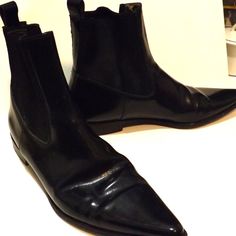 Vintage Retro Dolce & Gabbana Chelsea Boots Black Patent Leather, Size W 7 Classic Black Patent Leather Pointed Toe, Rock & Roll, Beatle Women’s Boots. Dolce & Gabbana Women’s Size 7 Dolce & Gabbana Chelsea Style Black Patent Leather Chelsea Style Ankle Boots. 100% Genuine Dolce & Gabbana Very Rock & Roll Excellent Condition. Made In Italy. These Black Patent Leather Chelsea Boots From Dolce & Gabbana Feature A Pointed Toe, An Ankle Length, A Pull Tab At The Rear, Elasticated Side Panels And A Low Heel. Size 37.5 European Size 7 U.S. But, I Usually Wear A 7.5 And These Fit Nicely. They Are Very Soft Leather. Gently Worn 100% Leather Gorgeous, Authentic Dolce & Gabbana Ankle Boo Designer Fitted Boots For Formal Occasions, Designer Fitted Formal Boots, Designer Pointed Toe Boots For Galas, Designer Fitted Boots With Closed Toe, Designer Fitted Boots For Galas, Designer Fitted Boots With Leather Sole, Dolce Gabbana Store, Chelsea Boots Black, Dolce Gabbana Shoes