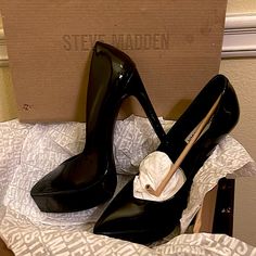 Black Shiny High Heels By Steve Madden Brand New In Box . Gorgeous With Jeans Or At Night Dressed Up Steve Madden Regal Black Patent, Closed Toe Black Heels, Heel Ideas, Sleepy Vibes, Cute Black Heels, Y2k Heels, Nice Heels, Platforms Shoes, Steve Madden High Heels