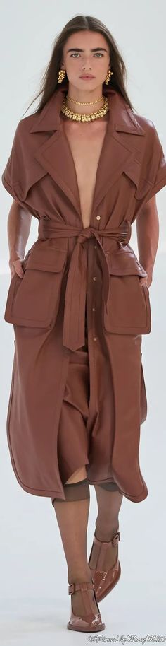 Fashion Trends 2024 Spring Summer Women Dresses, Ss2024 Runway, Leather Couture, Runway Outfits, Classy Casual Outfits, Classy Casual, Sweet Dress, Brown Fashion