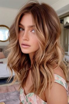 Light Fall Balayage, Sun Kissed Face Framing Highlights, Summer Blonde To Fall Blonde, Bronze Highlights On Blonde, Warm Autumn Blonde Hair, Winter 2024 Haircut, Honey Blonde Medium Length Hair, Blonde With Red Lowlights Hair Fall Caramel Highlights, Dark Auburn Hair With Highlights