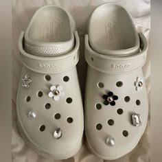 Super Cute And Comfy Crocs! Woman’s Size 11/Men’s 9 In The Color Bone. Also Comes With Charms. There Are A Few On The Shoes And Tons That Are Brand New In The Packaging. Shoes Were Worn Maybe 3 Times So There Is No Wear At All! Bone Crocs Outfit, Cream Crocs, Crocs Platforms, Beige Crocs, Crocs Cute, Bff Gift Ideas, Crocs Aesthetic, Crocs With Charms, Period Stuff