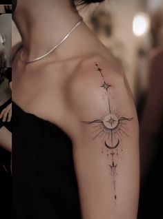 | Creative Tattoos For Women by  Shelby Priest Sacred Geometry Tattoo Women, Delicate Tattoos For Women, Boho Tattoos, Muster Tattoos, Watercolor Tattoos, Traditional Ink, Shoulder Tattoos For Women, Classy Tattoos, Line Work Tattoo