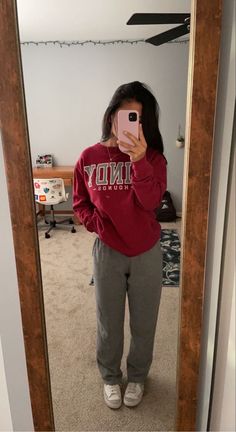 Cute Simple Lazy Outfits, Cold Day Outfit For School Comfy, Lazy School Day Outfit, Aesthetic Winter School Outfits, Basic Comfy Outfits For School, Comfy Fall Outfits Lazy Days Sweatpants, Cozy School Outfits Winter, Cute Lazy Outfits For School Sweatpants, Lazy Cute Outfits For School