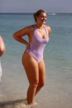 Iskra Lawrence, Hot Women Dress, Curvy Women Outfits, Curvy Women Jeans, Bollywood Girls, Curvy Girl Outfits, Curvy Girl Fashion, Beautiful Smile Women, Hot Outfits