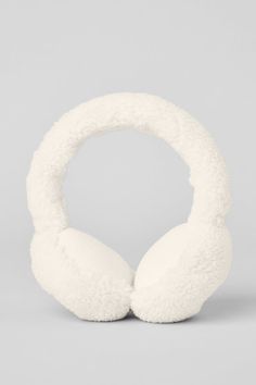 Chilly while walking your chihuahua? Shivering on the way to savasana? These ear muffs—done in fuzzy, lightweight sherpa—will keep you warm no matter where you’re headed. Oh, and shoutout to fully adjustable fit and cute Alo embroidery. Ugg Earmuffs, Ballet Pink, Inspo Board, Birthday List, Yoga Shop, Fabric Sale, Back Women