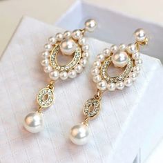 Brand New In Jewelry Box Betsey Johnson Springtime In Paris Long Drop Earrings In A Beautiful Combination Of Faux Pearls And Clear Crystals. Only This One Pair Available! Shipping Promptly From Clean Healthy Vapor Smoke And Pet Free Home! Bridal Dangle Earrings, Baroque Jewelry, Long Pearl Earrings, Vintage Stud Earrings, Classic Earrings, Long Drop Earrings, Sparkly Earrings, Hanging Earrings, Long Pendant