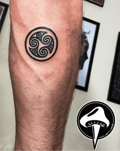 a man's leg with a tattoo on it and an image of a celtic symbol