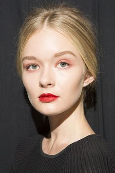 Terracotta turns heads and begs the question: New lipstick, who dis? Night Make Up, Red Eyeshadow Makeup, Red Eyeshadow Look, Red Eyeliner, Date Night Makeup, Red Eyeshadow, Runway Makeup, Smink Inspiration, Glow Skin