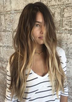 Nails Ombre Natural, Brown Hair Cuts, Short Balayage, Baylage Hair, Highlights Natural, Nails Ombre, Bronde Hair, Costume Noir, Natural Highlights