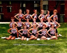 the cheerleaders are posing for a team photo