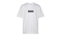 The Futura x Supreme Box Logo Tee “White” is a collaboration by the famed street artist and Supreme on the short sleeve T-shirt.  Supreme’s Box Logo Tee is an essential part of the brand’s seasonal collections, and here, the brand recruits Futura for the artist’s spin on its iconic Box Logo.  A black-and-white “Supreme” Box Logo by Futura is printed on the chest of the all-cotton white T-shirt.  From Supreme’s Spring/Summer 2024 collection. Urban Short Sleeve T-shirt With Logo, Logo Short Sleeve Tops For Streetwear, Logo Tops For Streetwear With Short Sleeves, Modern Logo T-shirt For Streetwear, Short Sleeve Logo Tops For Streetwear, Short Sleeve Tops For Streetwear, Urban Short Sleeve Logo T-shirt, Urban Style Short Sleeve Logo T-shirt, Urban Short Sleeve Top With Logo