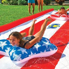 Backyard Water Slide, Backyard Slide, Girls Sports Clothes, Pretty Swimwear, Satisfying Pictures, Swimsuit Body, Splash Pool, 4th Of July Celebration