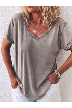 Light Gray Round Neck Solid Casual Daily Short Sleeves T-shirt - Azzlee Mini Robes, Maxi Robes, Blue White And Black, Casual T Shirt, Solid Tops, Looks Style, Casual Blouse, Sweatshirt Dress, White Casual