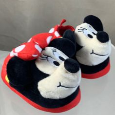 Nwot Kids Mickey & Minnie House Shoes Bedroom Slippers Size 5/6 Slip On Minnie Mouse House, Minnie Mouse Slippers, Disney Jessie, Unicorn Slippers, Disney With A Toddler, Boys Slippers, Baby Mickey Mouse, Bear Slippers, Baby Uggs