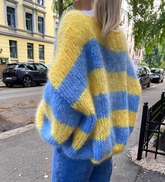 Strikkeopskrift Oversize Sweater, Pull Mohair, Inspired Outfits, Drop Shoulder Sweaters, Plus Size Sweaters, Knitting Inspiration, Colorful Fashion, Pullover Sweaters