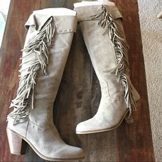 Nwt Sam Edelman Suede Fringe Louella Boots In "Putty" Grey Color, Size 7.5. Gorgeous Fringe Dashes Down The Side Of A Western-Cut Boot Shaped From Lusciously Soft Suede. Brand New, Never Worn, New In Box! These Will Come All Wrapped Up In Their Original Packaging. 2.5in Heel With A Partial Zip On The Side, Below The Knee. Feel Free To Ask Me Any Questions! Cream High Heel Suede Boots, Suede Fringe, Sam Edelman Shoes, Grey Color, Soft Suede, Sam Edelman, The Knee, Gray Color, Ankle Boot