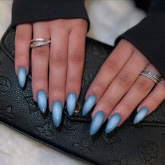 Light and dark blue airbrush aura nails Christmas Nail Ideas Blue, Nail Designs Light Blue, Jelly Aura Nails, Black And Light Blue Nails, Cool Nail Inspo Blue, Winter Aura Nails, Blue Nails Light, Nail Aura, Nail Ideas Aura