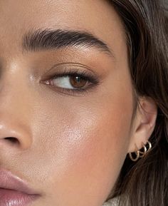 Simple Eye Makeup Without Eyeliner, Light Brown Skin Makeup, Glowy Bridal Makeup Brown Eyes, Wedding Makeup Natural Brown Eyes, Soft Brown Makeup Look, Subtle Glam Makeup, Warm Toned Makeup, Neutral Eye Shadow