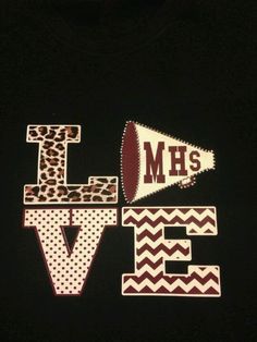 School spirit- this could be cool Cheerleader Ideas, Cheer Crafts, Cheer Nationals, Homecoming Floats, Locker Signs, Booster Club, Cheer Camp, School Store, Drill Team