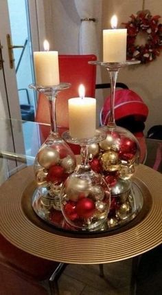 Jul Diy, Wine Glass Candle Holder, Săpunuri Handmade, Wine Glass Candle, Christmas Candle Decorations, Christmas Table Centerpieces, Dollar Store Christmas, Christmas Centerpieces Diy, Dollar Tree Christmas