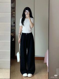 Simple Korean Outfits, 300 Aesthetic, Japan Outfit Ideas, Korean Outfits Men, Aesthetic Korean Fashion, Japanese Minimalist Fashion, Korean Fashion Skirt, Simple Casual Outfits, Outfit Korean Style