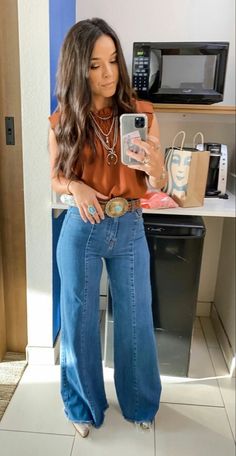 Western Outfits With Trouser Jeans, Western Outfits For Moms, Cute Western Teacher Outfits, Woman’s Casual Outfits, What To Wear To A Meet And Greet Outfit, Elegant Western Outfits Women, T Shirt Western Outfit, State Convention Ffa Outfits