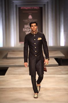 Image: Dwaipayan Mazumdar/Vogue  | #follow Armaan Singh www.pintrest.com/armaann1 | Indian Fancy Dress, Marriage Suits, Mens Traditional Wear, Shantanu And Nikhil, Wedding Outfits For Groom