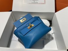 Mini2424 in stock, size 21, just the right size, trendy and practical Luxury Blue Box Bag For Errands, High-end Blue Tote Box Bag, High-end Blue Bags For Shopping, High-end Blue Box Bag For Shopping, Luxury Blue Pouch Satchel, High-end Blue Box Bag With Detachable Handle, High-end Blue Box Bag For Everyday Use, High-end Blue Box Bag For Daily Use, Designer Blue Box Shoulder Bag