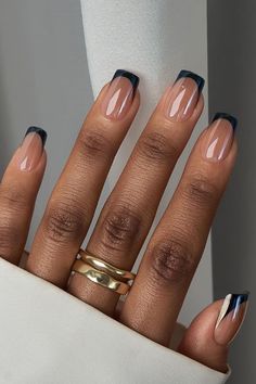 Short Nails Women Black Woman, Natural Like Nails, Cool Nails Square, Black Tips On Nails, Mid Nails Ideas Square, Black Chrome French Tip Nails Square, Acrylic Nails Crome, Short And Square Nails, Nails Stick On